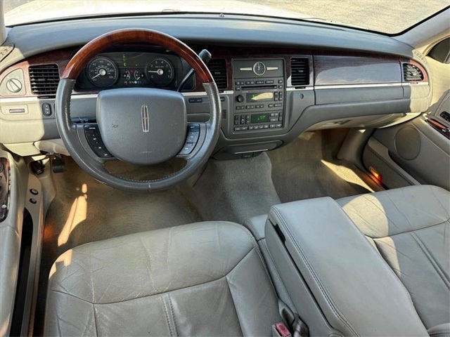 2007 Lincoln Town Car Signature Limited