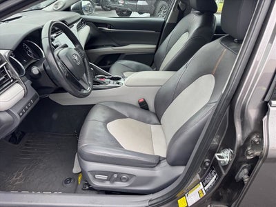 2020 Toyota Camry Hybrid XLE