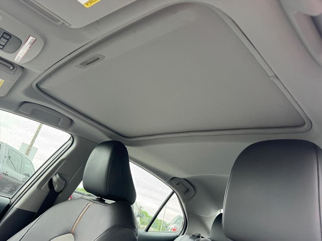2020 Toyota Camry Hybrid XLE