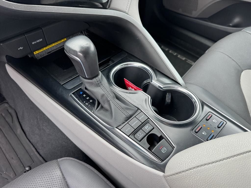 2020 Toyota Camry Hybrid XLE