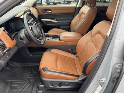 2023 Nissan Pathfinder Platinum