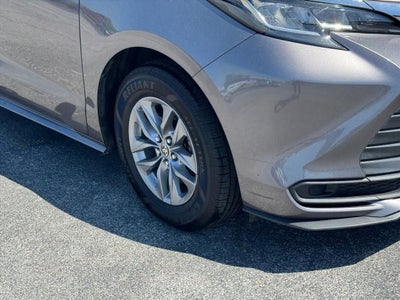 2022 Toyota Sienna LE 8 Passenger