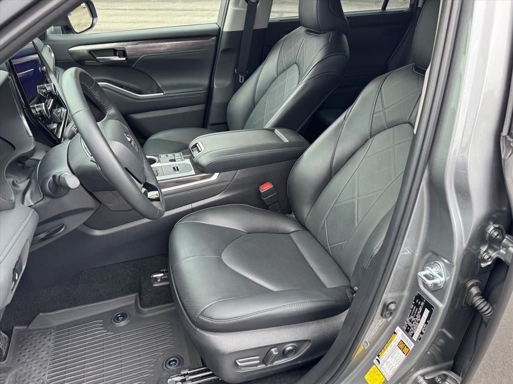 2026 Toyota Highlander Hybrid Platinum