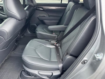 2026 Toyota Highlander Hybrid Platinum