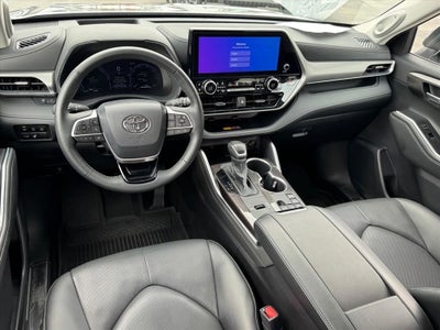 2026 Toyota Highlander Hybrid Platinum