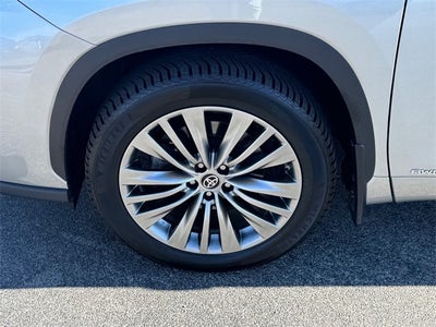 2024 Toyota Highlander Hybrid Platinum