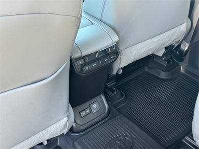 2024 Toyota Highlander Hybrid Platinum