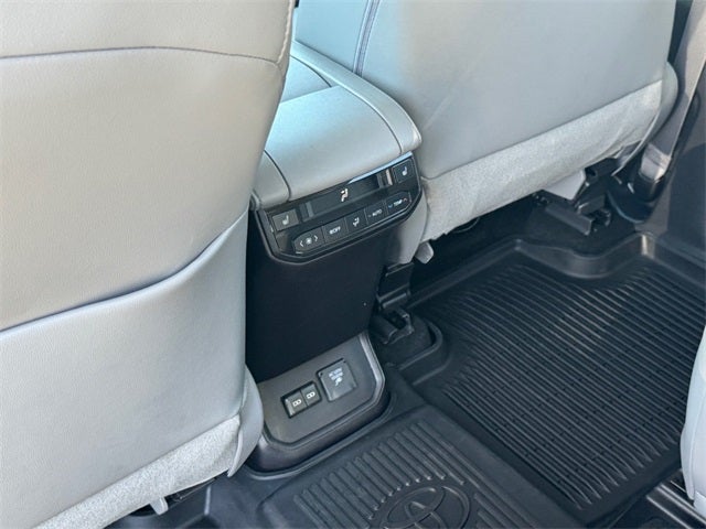 2024 Toyota Highlander Hybrid Platinum