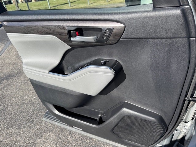 2024 Toyota Highlander Hybrid Platinum