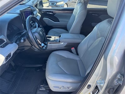 2024 Toyota Highlander Hybrid Platinum