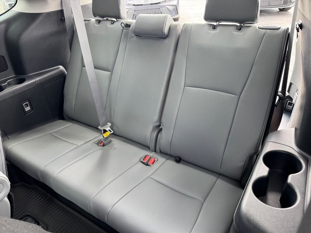 2024 Toyota Highlander Hybrid Platinum