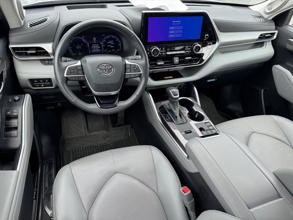 2024 Toyota Highlander Hybrid Platinum