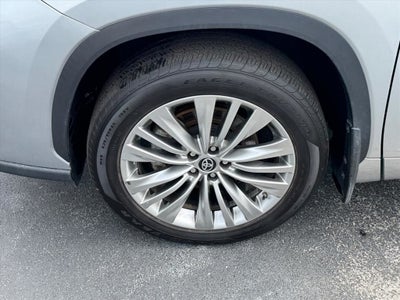 2024 Toyota Highlander Hybrid Platinum