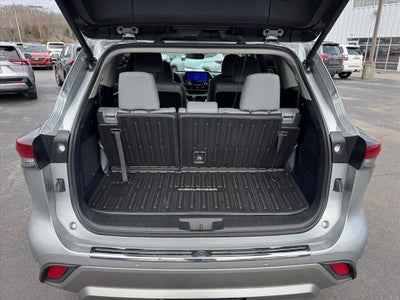 2024 Toyota Highlander Hybrid Platinum