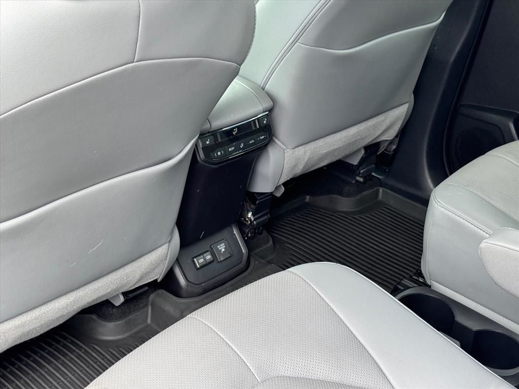 2024 Toyota Highlander Hybrid Platinum