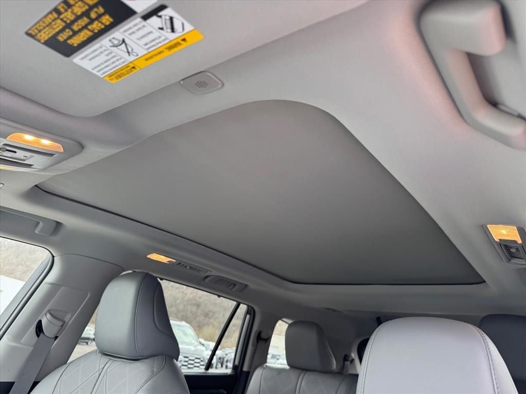 2024 Toyota Highlander Hybrid Platinum