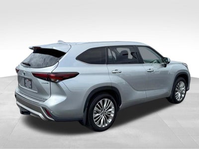 2024 Toyota Highlander Hybrid Platinum