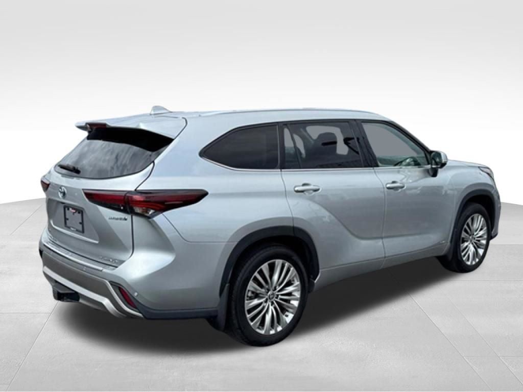 2024 Toyota Highlander Hybrid Platinum