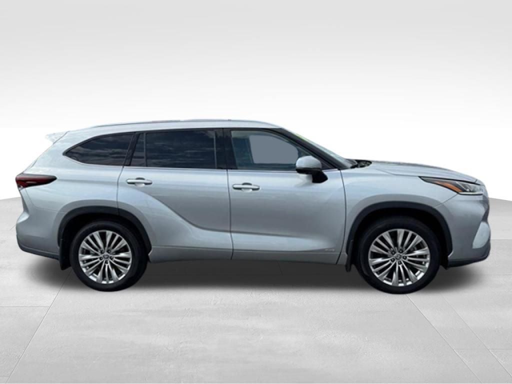 2024 Toyota Highlander Hybrid Platinum