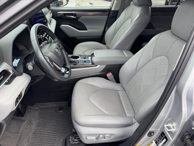 2024 Toyota Highlander Hybrid Platinum