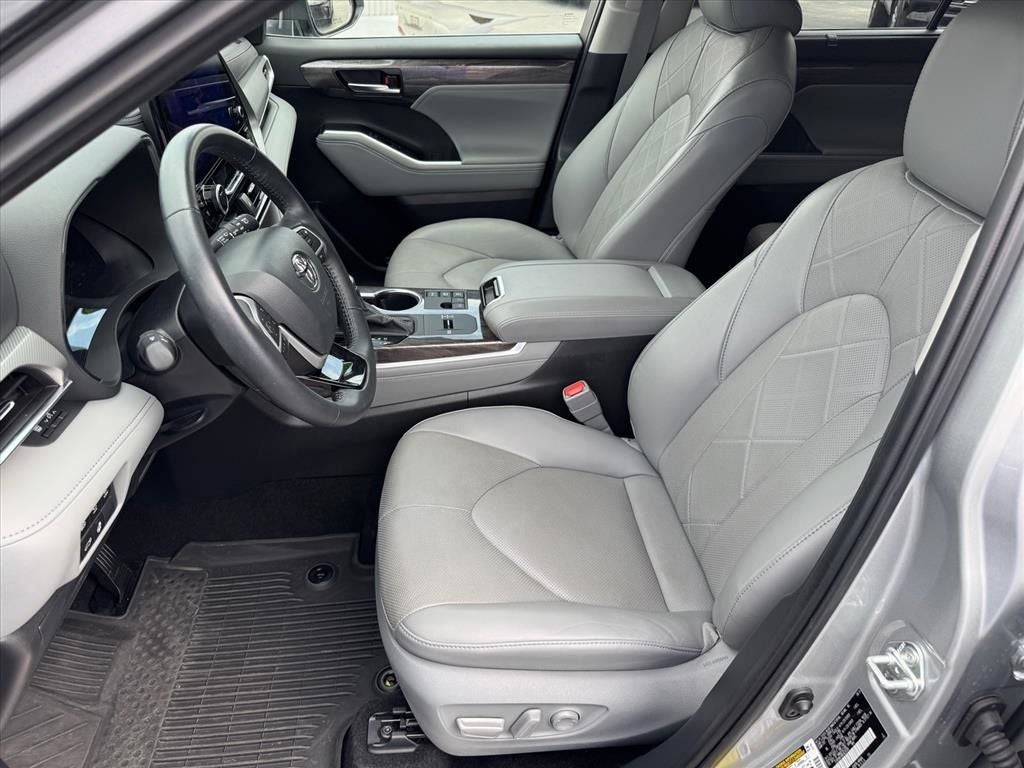 2024 Toyota Highlander Hybrid Platinum