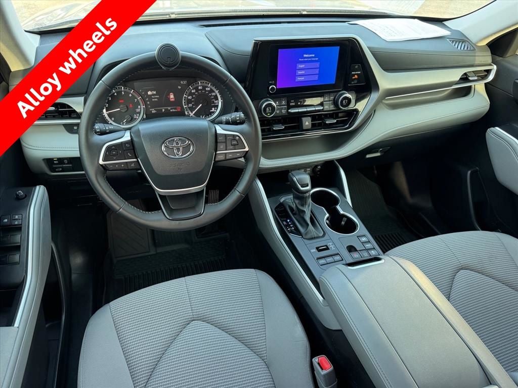 2024 Toyota Highlander LE