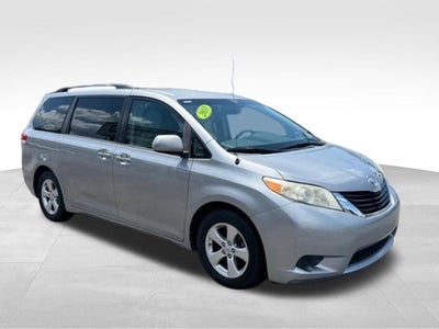 2013 Toyota Sienna LE 8 Passenger