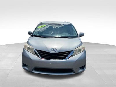 2013 Toyota Sienna LE 8 Passenger