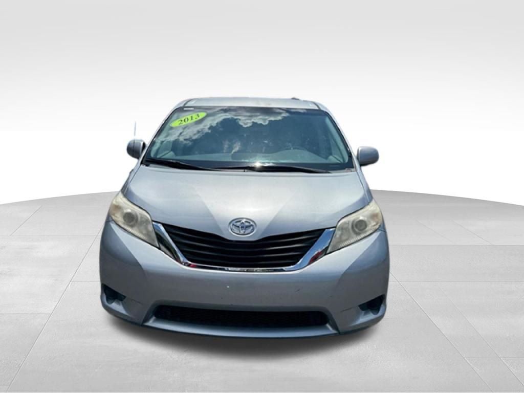 2013 Toyota Sienna LE 8 Passenger