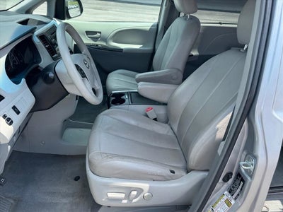 2013 Toyota Sienna LE 8 Passenger