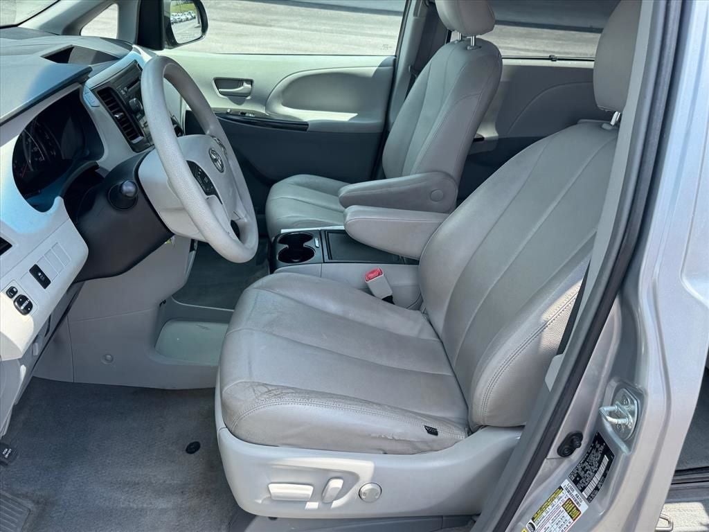 2013 Toyota Sienna LE 8 Passenger