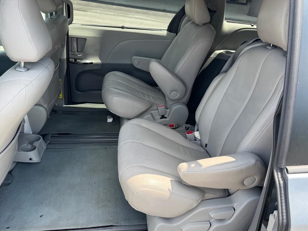 2013 Toyota Sienna LE 8 Passenger