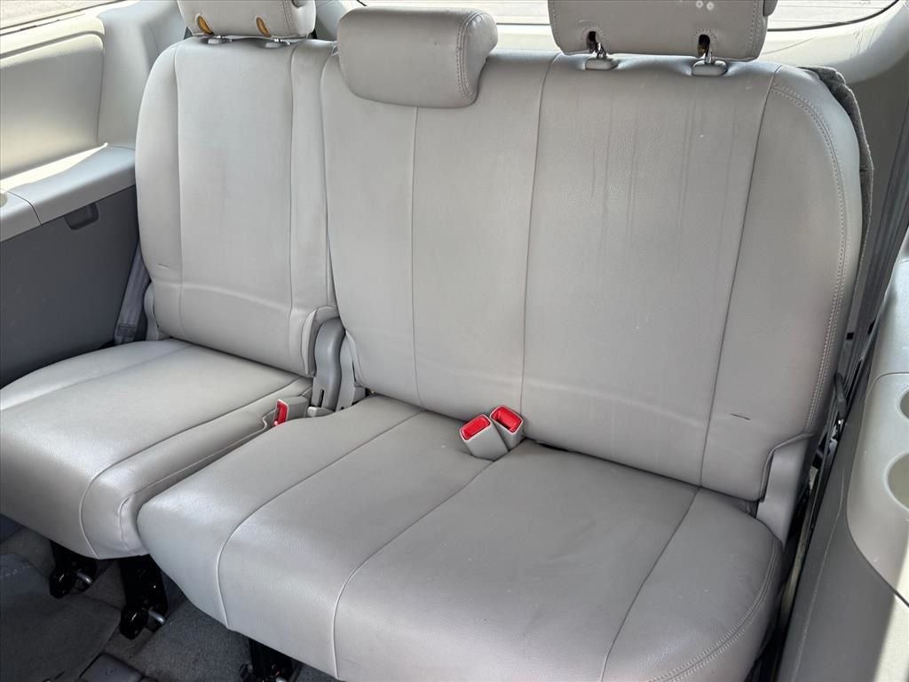 2013 Toyota Sienna LE 8 Passenger