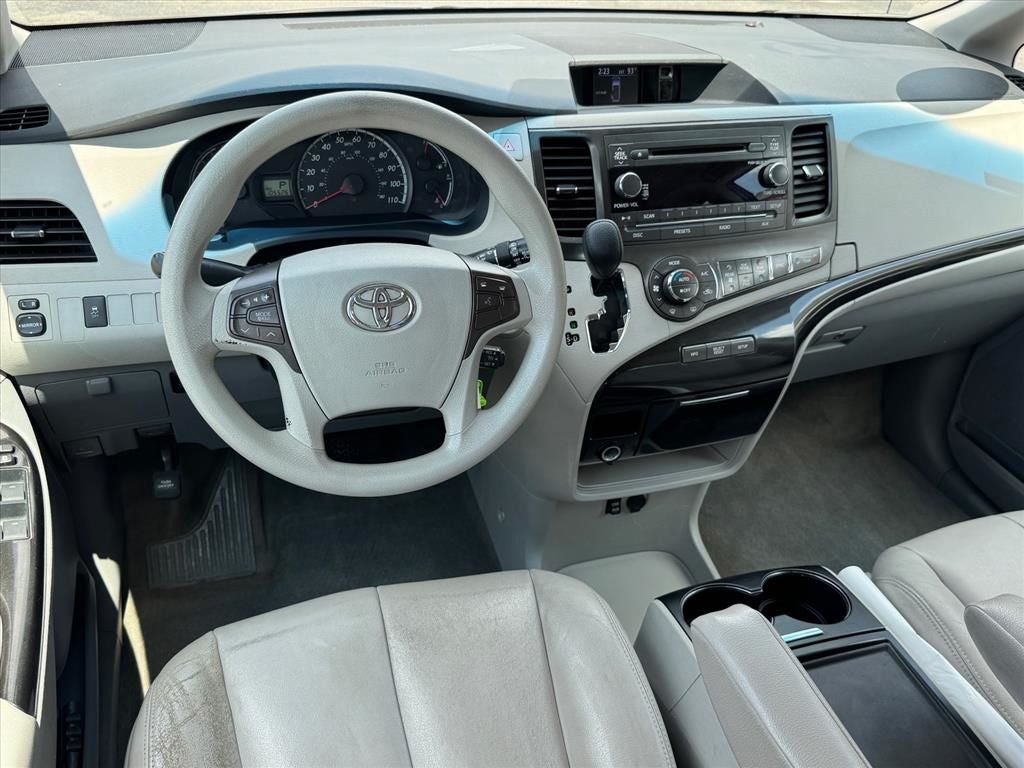 2013 Toyota Sienna LE 8 Passenger