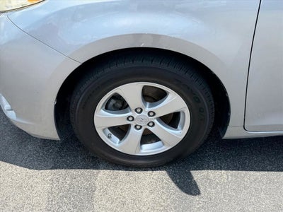 2013 Toyota Sienna LE 8 Passenger