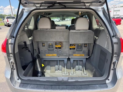 2013 Toyota Sienna LE 8 Passenger