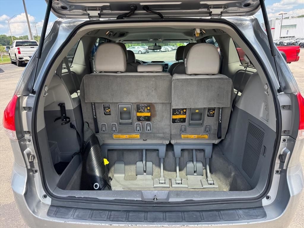 2013 Toyota Sienna LE 8 Passenger