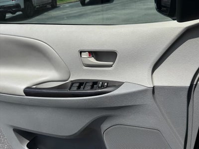 2013 Toyota Sienna LE 8 Passenger