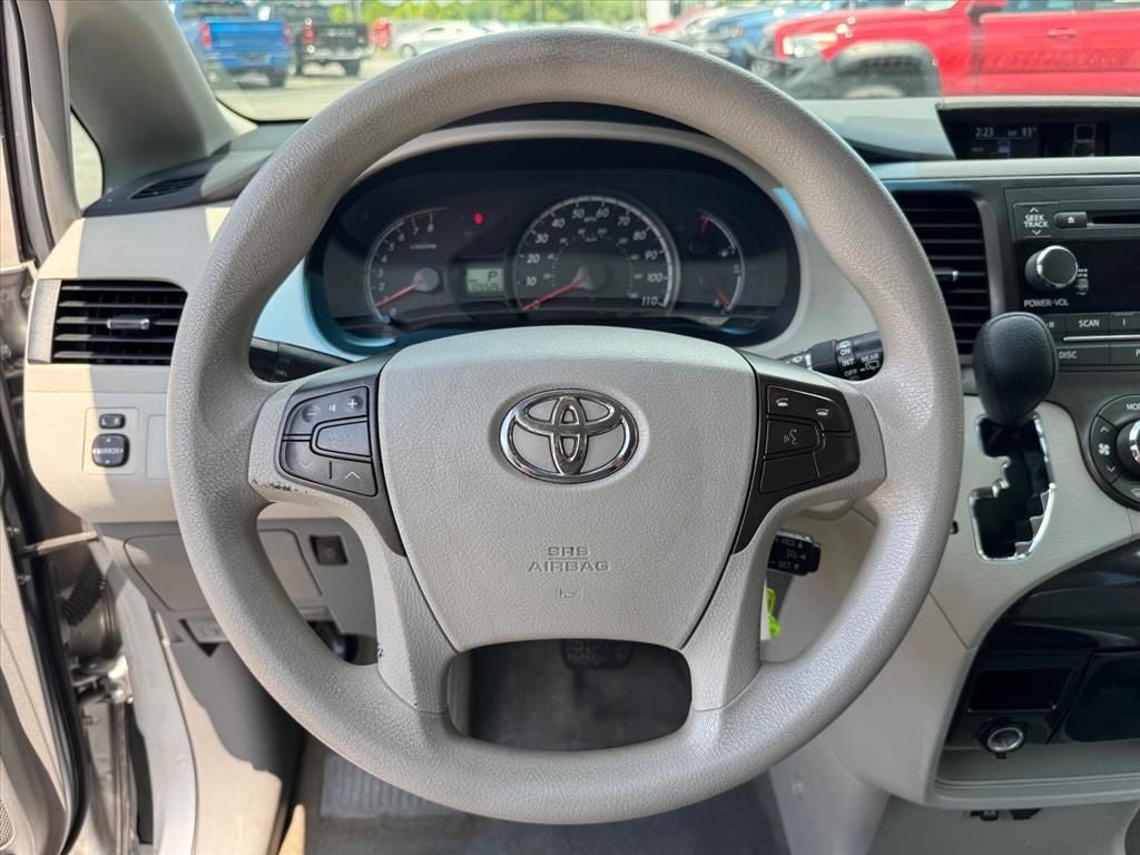 2013 Toyota Sienna LE 8 Passenger