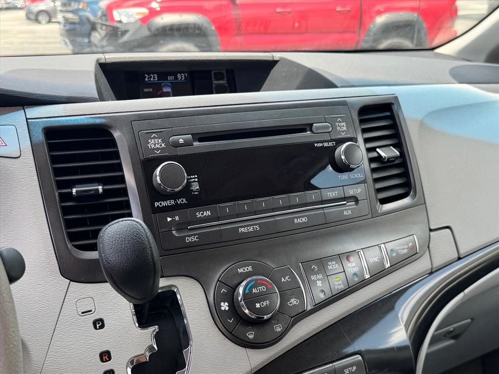 2013 Toyota Sienna LE 8 Passenger
