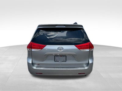 2013 Toyota Sienna LE 8 Passenger