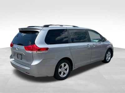 2013 Toyota Sienna LE 8 Passenger