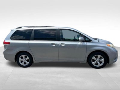 2013 Toyota Sienna LE 8 Passenger