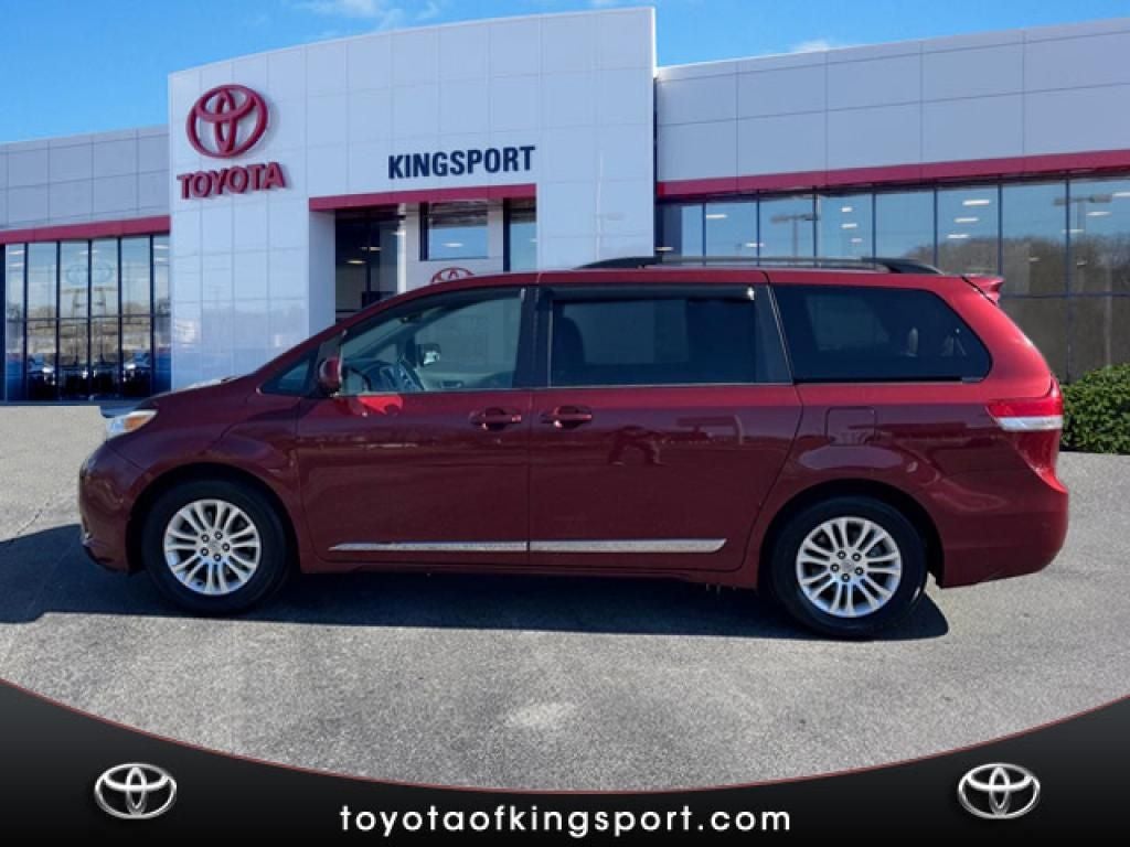 2014 Toyota Sienna XLE 8 Passenger