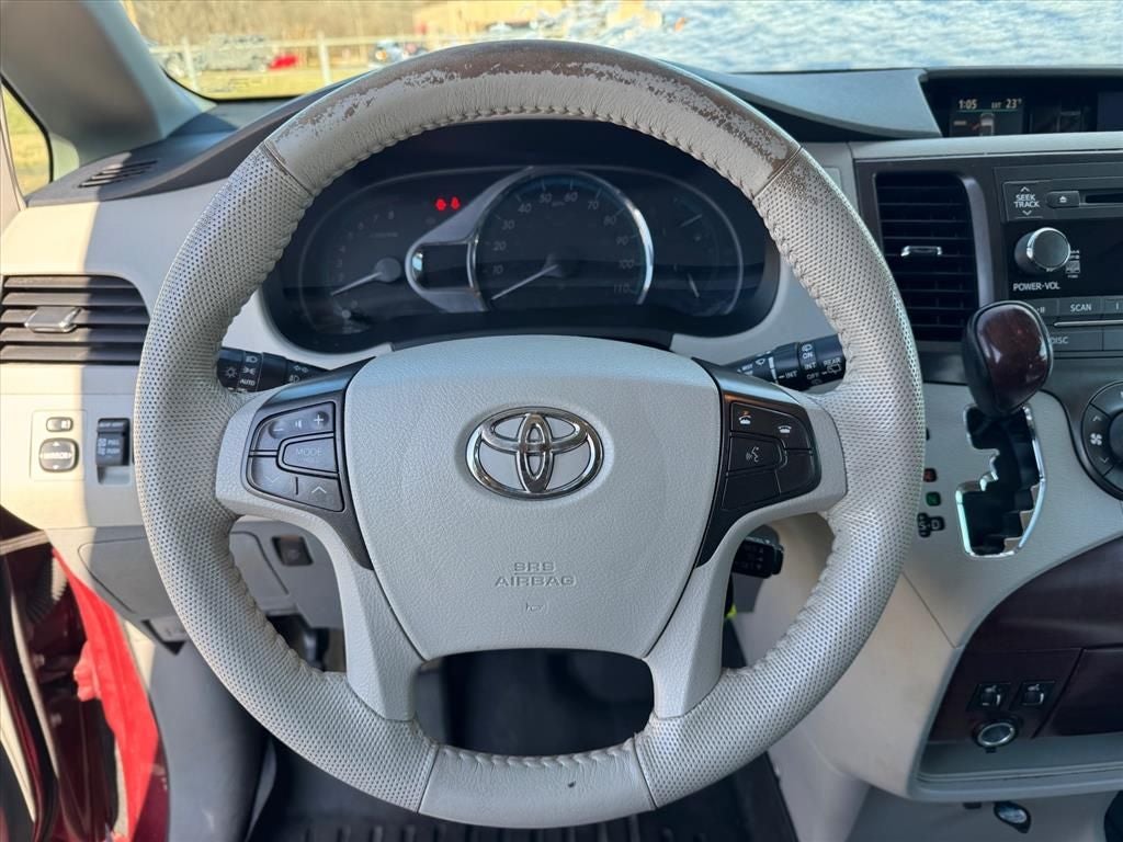 2014 Toyota Sienna XLE 8 Passenger