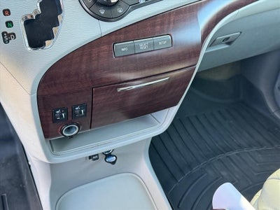 2014 Toyota Sienna XLE 8 Passenger