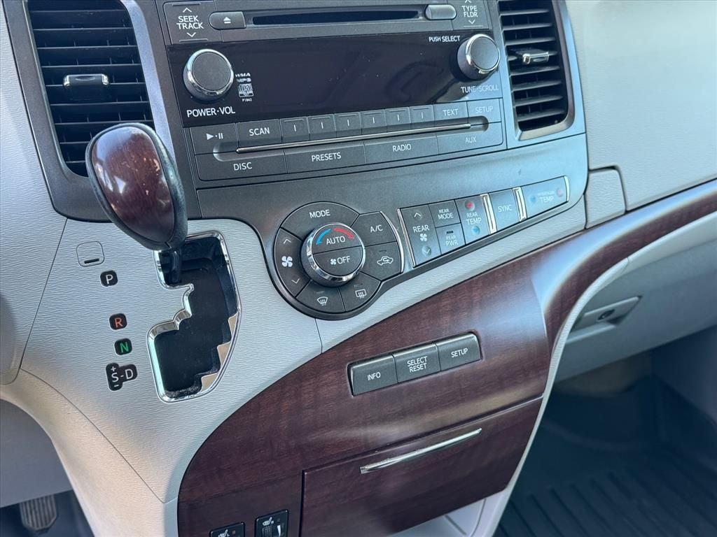 2014 Toyota Sienna XLE 8 Passenger