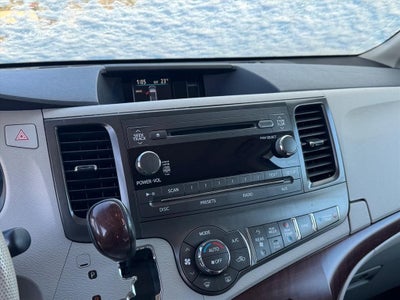 2014 Toyota Sienna XLE 8 Passenger
