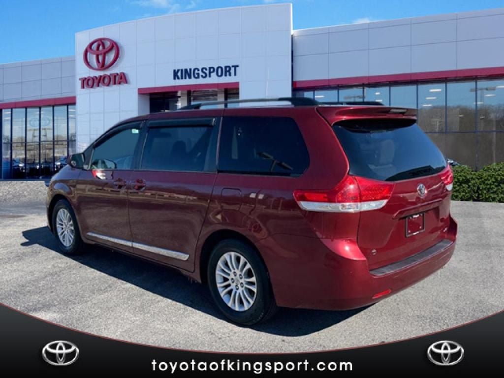 2014 Toyota Sienna XLE 8 Passenger