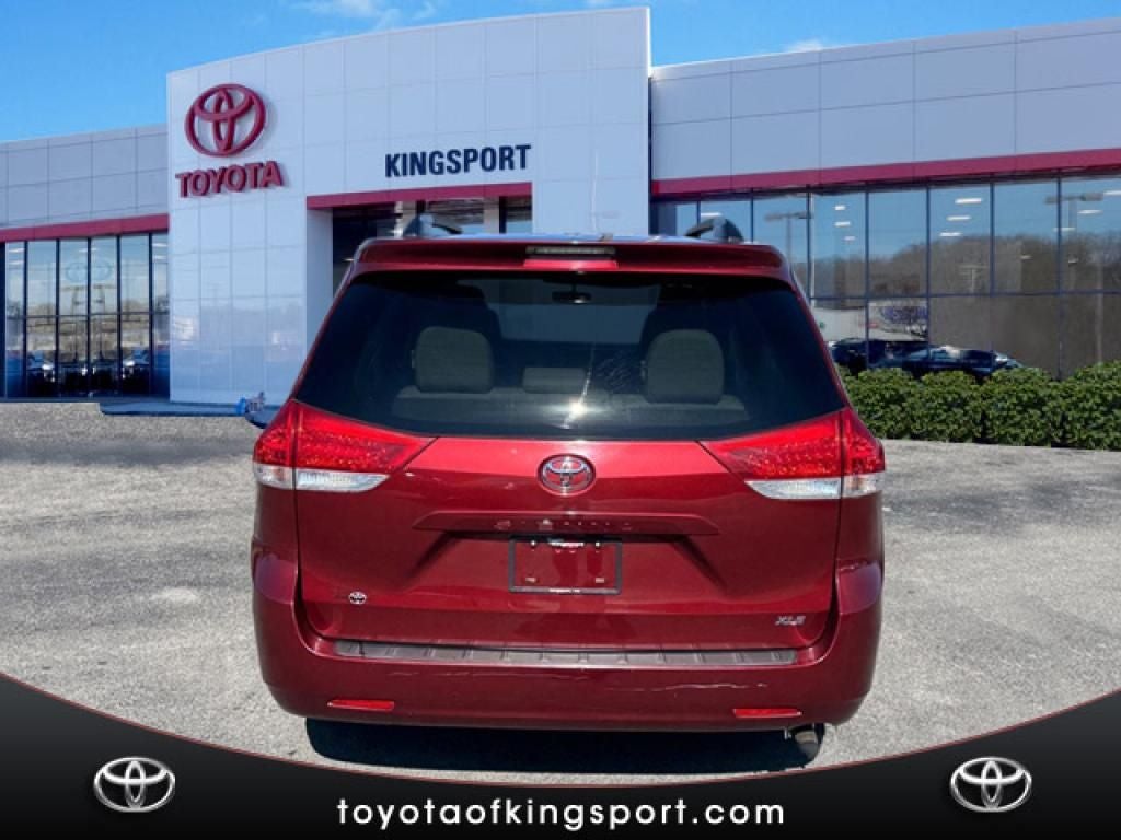 2014 Toyota Sienna XLE 8 Passenger